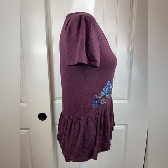 FLORAL Button Up Top - Picture 2 of 7